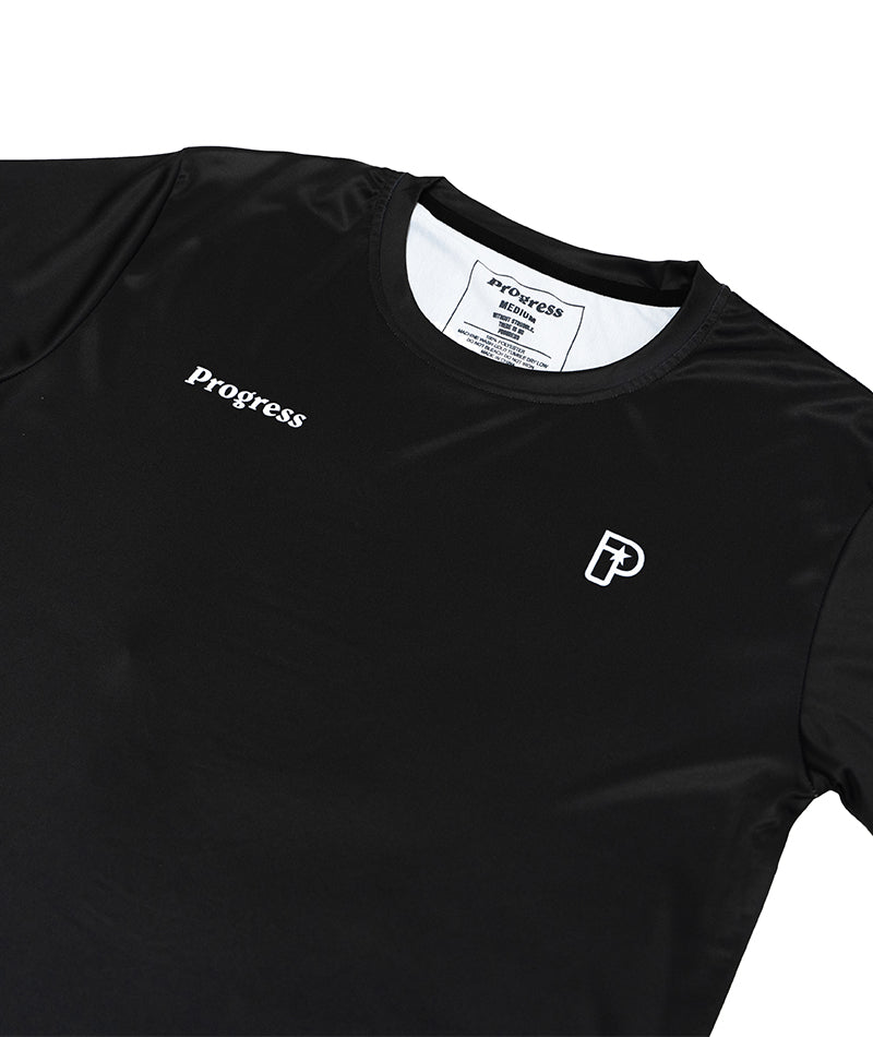 Black rolling tee, the perfect fusion between tee and a bjj rashguard. Ultimate comfort and ideal for all types of bjj or grappling. Front image of the black rolling tee.